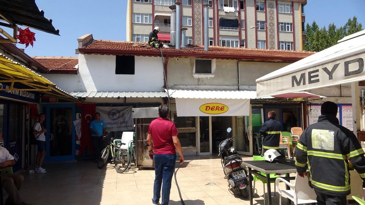 Kırklareli\'nde iş yeri çatısında yangın