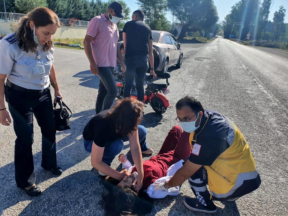 Motosiklet ile otomobil çarpıştı: 1 yaralı
