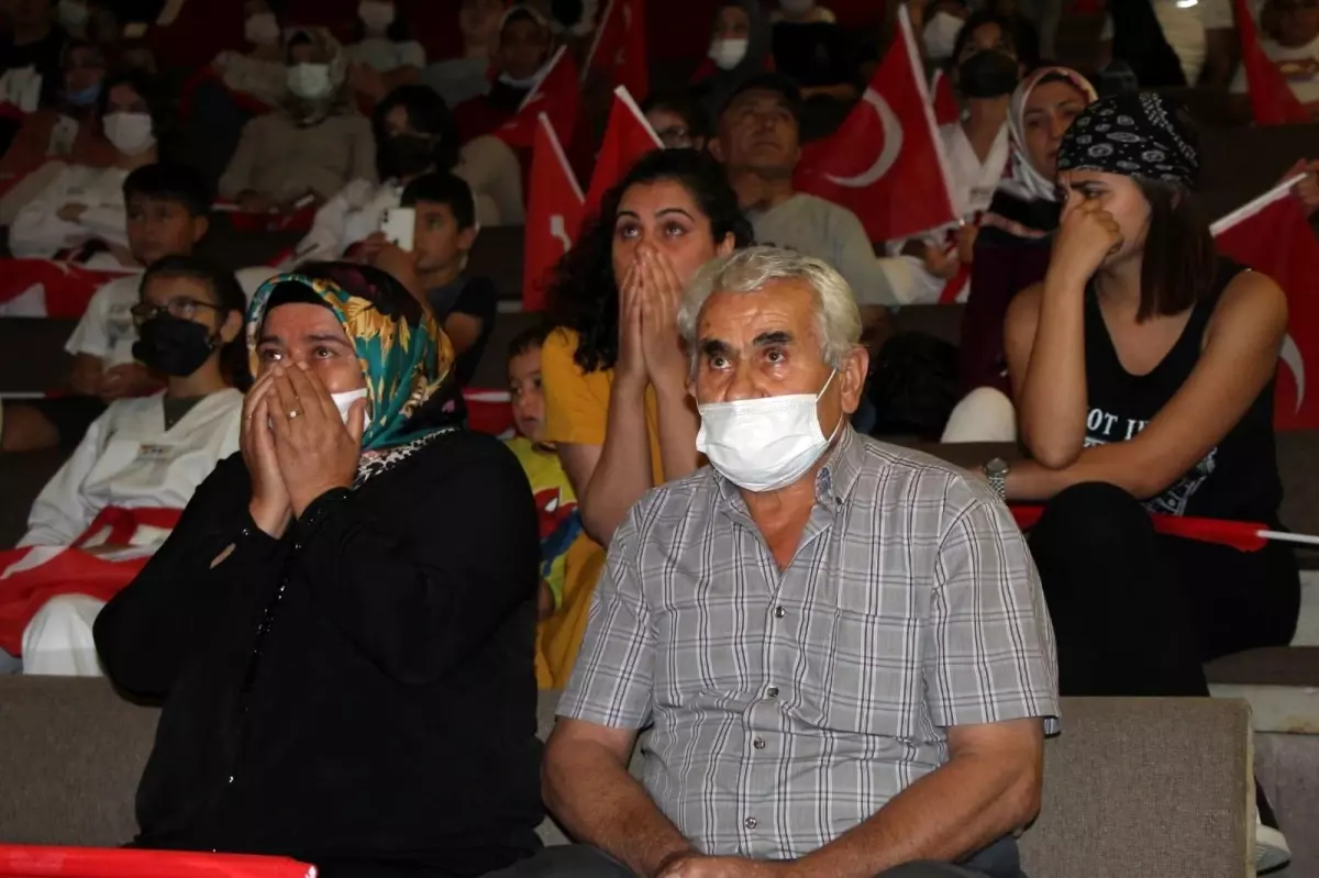 Olimpiyatlarda çeyrek finalde elenen Esra Yıldız\'ın ailesini milletvekili Açıkgöz teselli etti