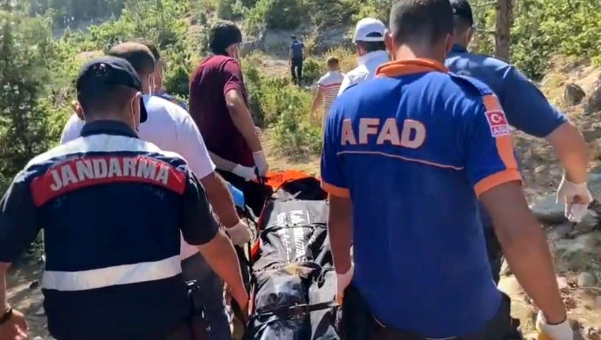 Ormanda cesedi bulunan Emine öğretmen toprağa verildi