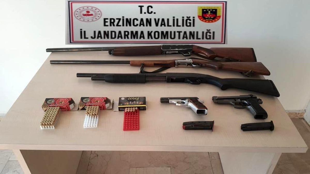 Ruhsatsız tabanca ve av tüfekleri bulunduran şahsa para cezası uygulandı