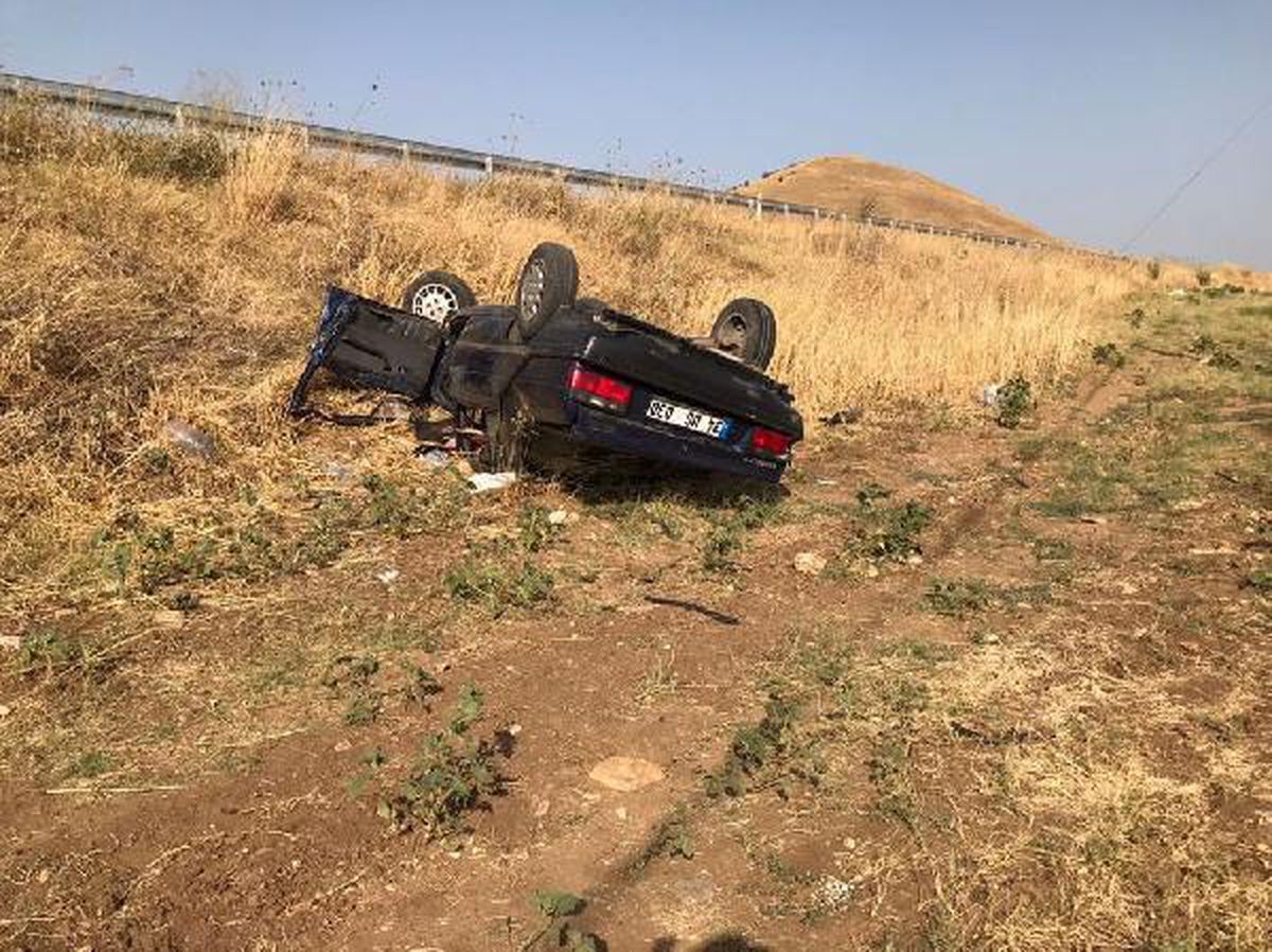 Son dakika haber... Şarampole devrilen otomobildeki çifti ölüm ayırdı