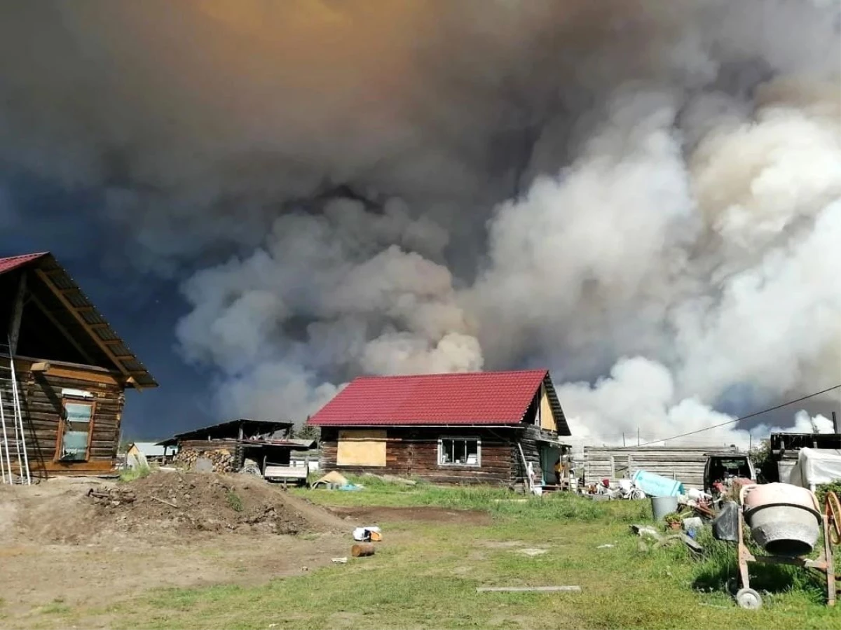 Sibirya\'daki orman yangınları yerleşim alanlarına sıçradı