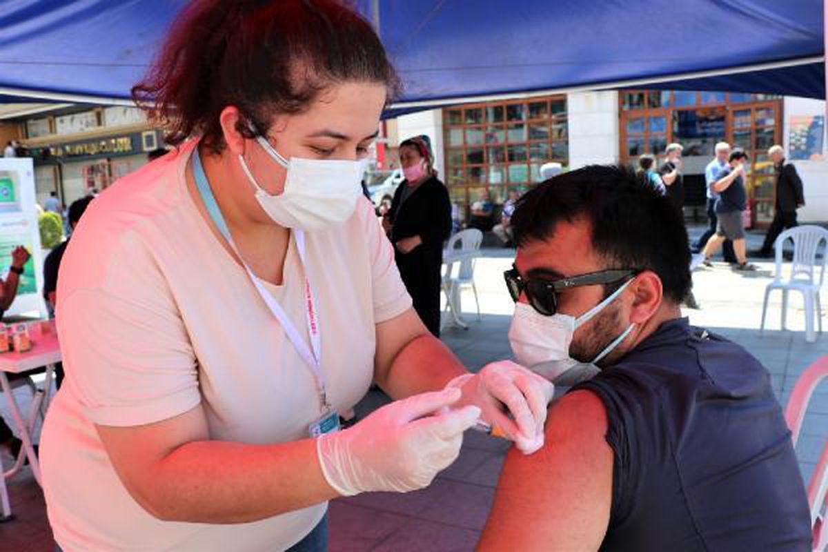 Sultanbeyli\'de 3 günde 11 bin 552 kişiye aşı yapıldı