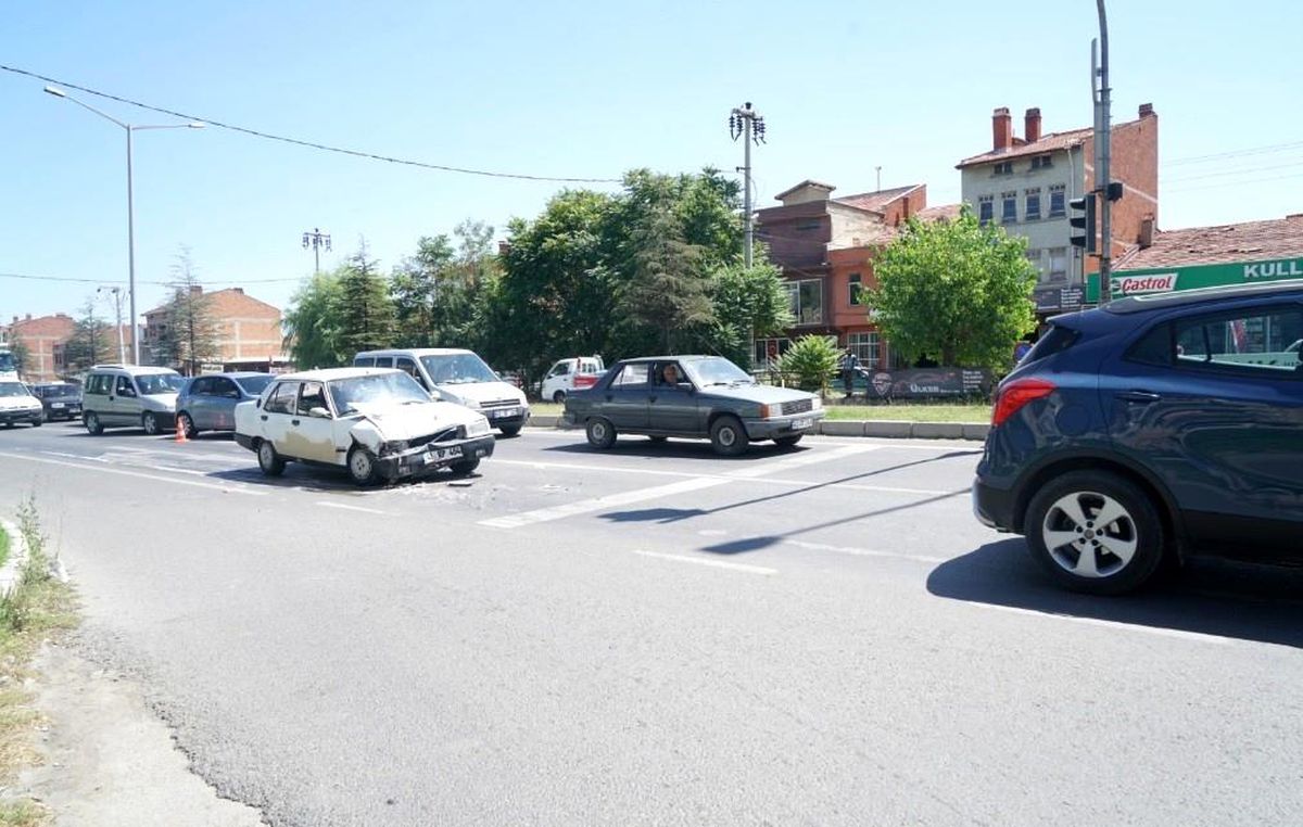 Tavşanlı\'da trafik kazası: 2 yaralı