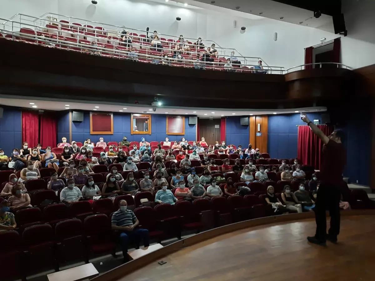 Tire\'de "En iyi narkotik polisi anne" semineri düzenlendi