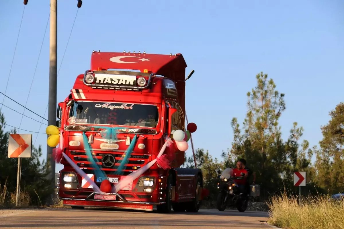 Tırını yeğeni için sünnet arabası yaptı