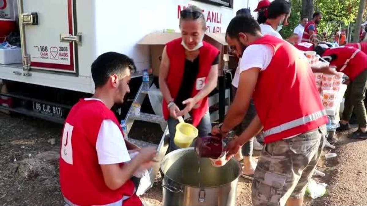 Türk Kızılay\'ı yangında gönüllere dokunuyor