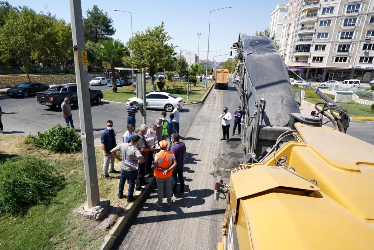 Atatürk Bulvarında yenileme çalışmaları başladı