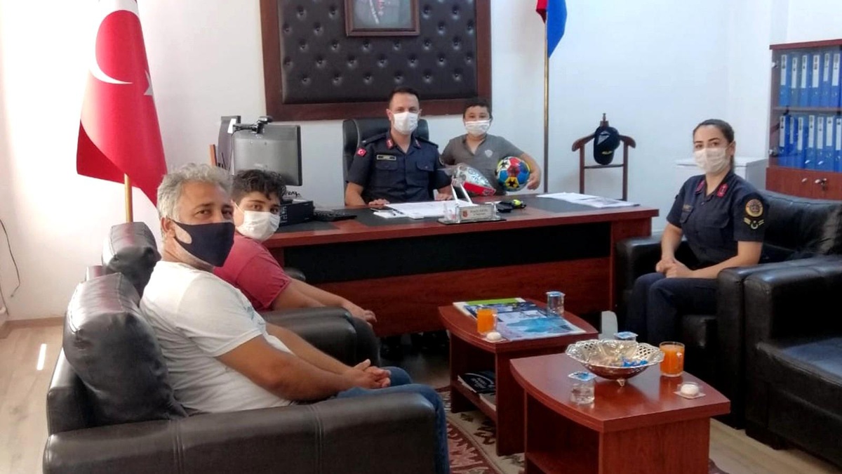 Babasının yanına tarlaya giderken kaybolan 7 yaşındaki Rüzgar\'ı jandarma buldu