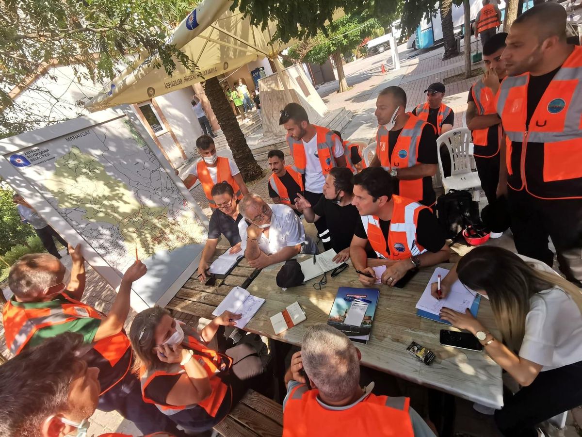Son dakika haberleri... BAKUT yangınzedelerin yaralarını sarıyor