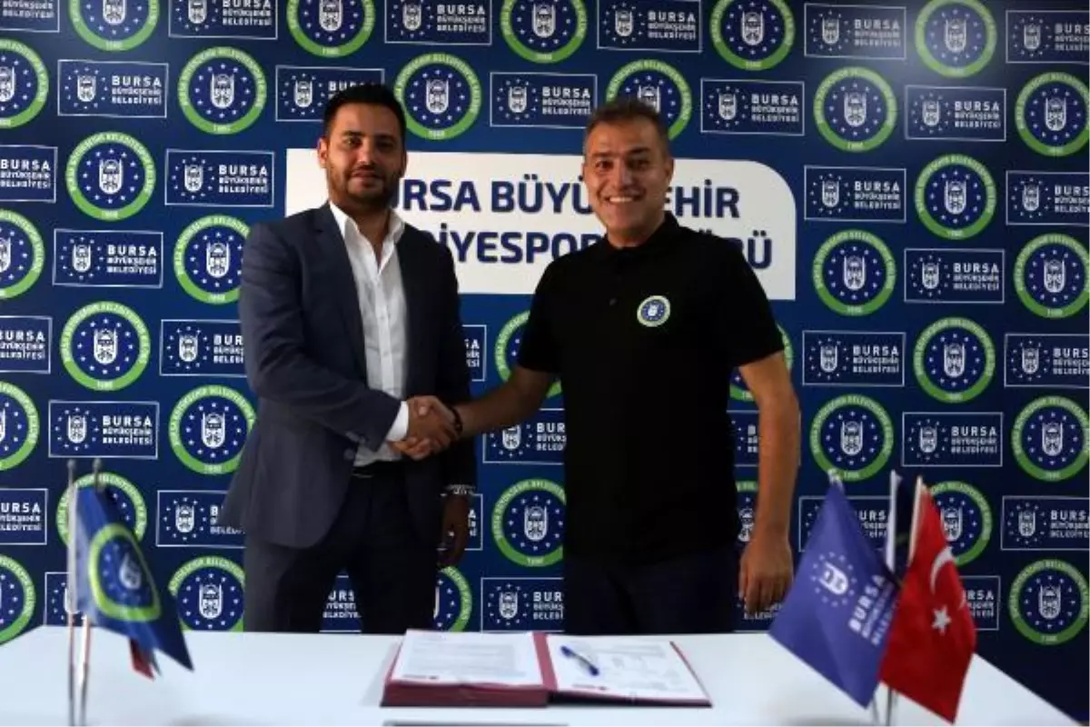 Bursa Büyükşehir Belediyespor\'da başantrenör Levent Zoroğlu imzayı attı