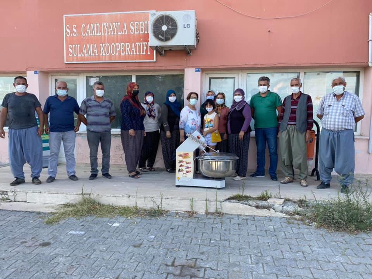 Çamlıyayla\'da kadınlara hamur yoğurma makinesi verildi