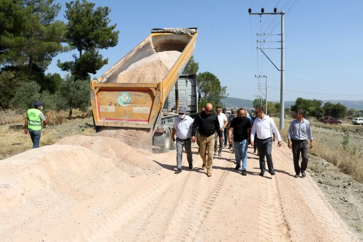 Gördes\'te 30 kilometrelik yol çalışması