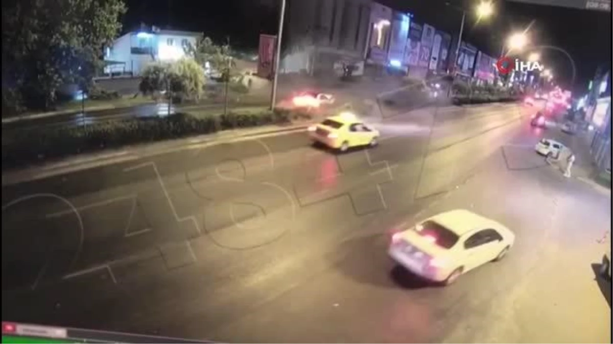 Son dakika: İzmir\'de polis aracı ile otomobil böyle çarpıştı: 1 şehit, 1\'i polis 4 yaralı