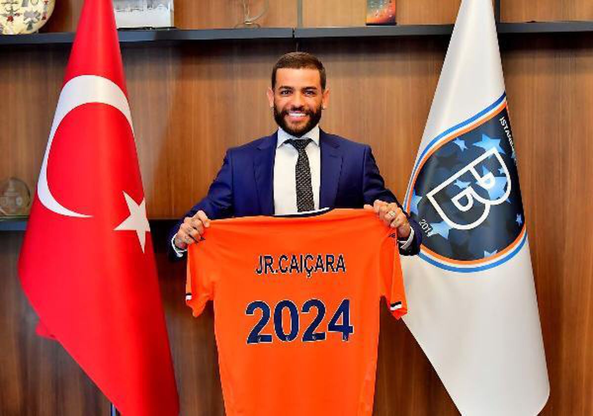 Junior Caiçara, 3 yıl daha Başakşehir\'de