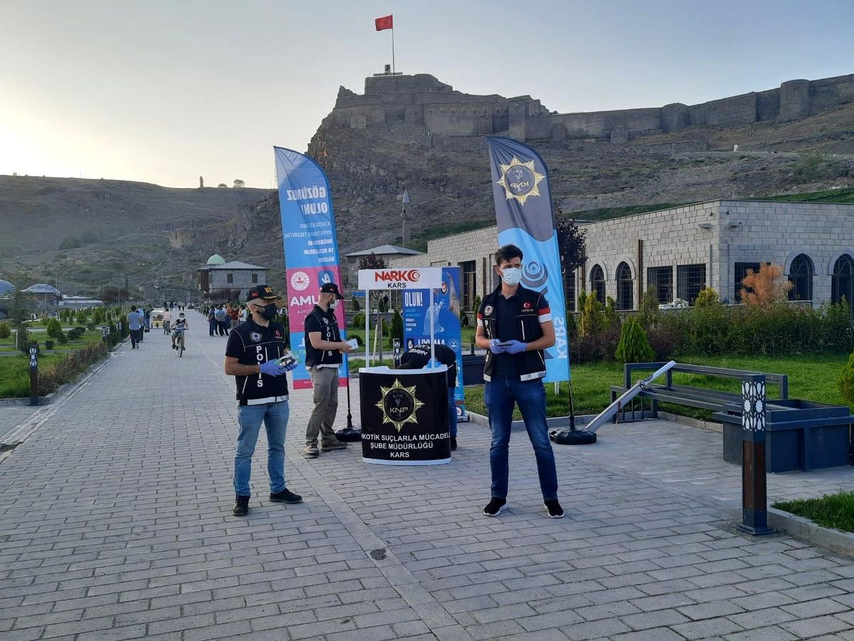 Kars\'ta, uyuşturucuya karşı vatandaşlar bilgilendirildi
