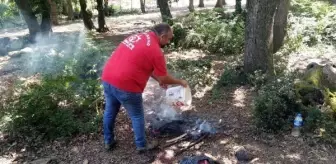 Kocaeli'de görevliler mangal için yakılan ateşi söndürdü