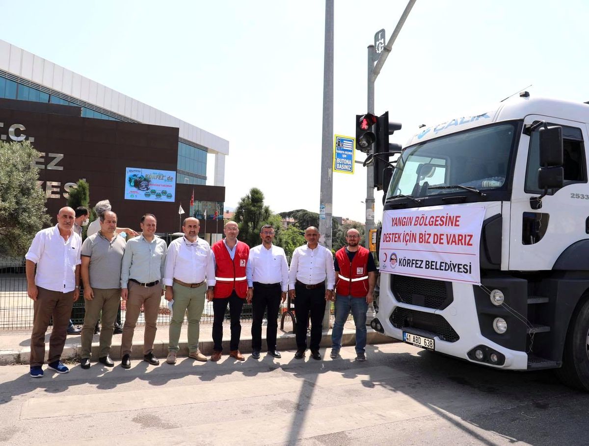 Körfez\'den Manavgat\'a 1 kamyon yardım malzemesi