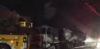 Lastiği alev alan TIR yandı