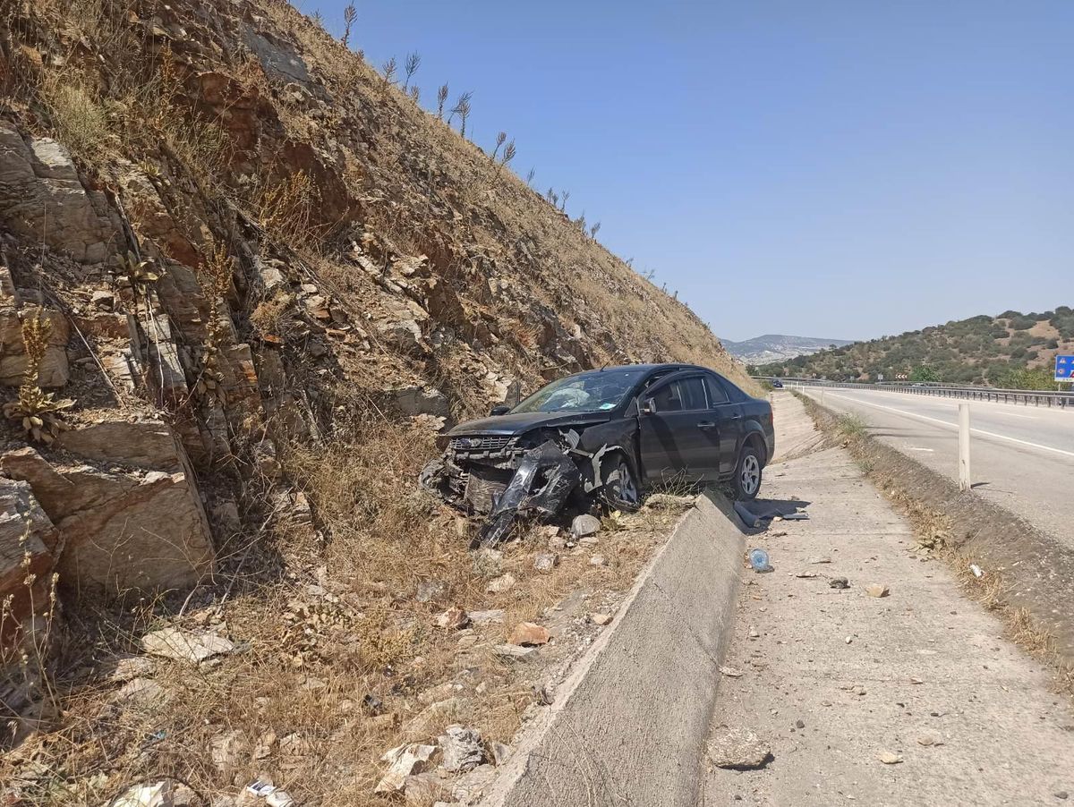 Manisa\'da trafik kazası: 3 yaralı