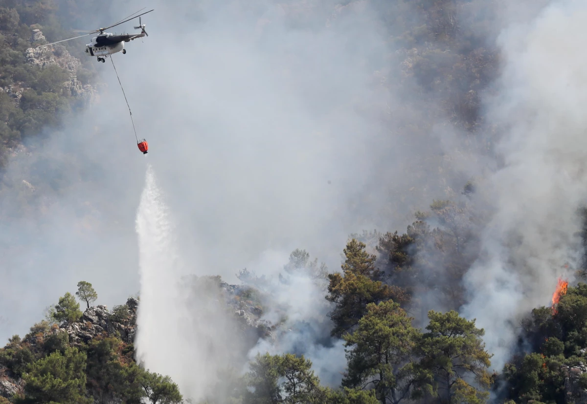 Marmaris\'teki orman yangınını söndürme çalışmaları devam ediyor