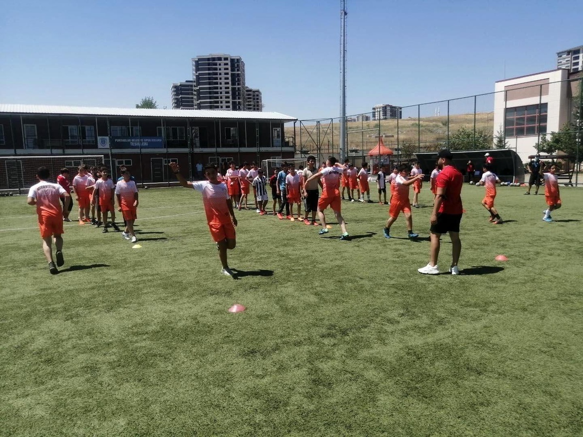 Pursaklar Belediyesinden çocuklara "Yaz Spor Okulu"