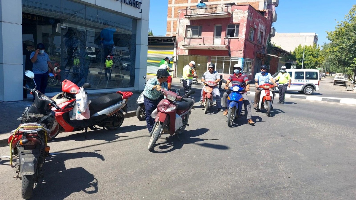 Salihli\'de motosiklet denetimleri aralıksız sürüyor