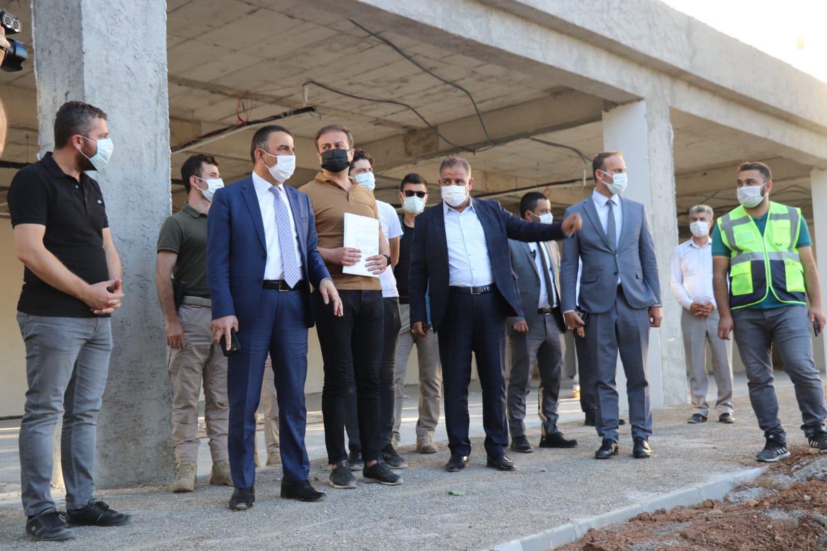 Siirt Valisi Osman Hacıbektaşoğlu yapımı süren millet bahçesinde incelemede bulundu