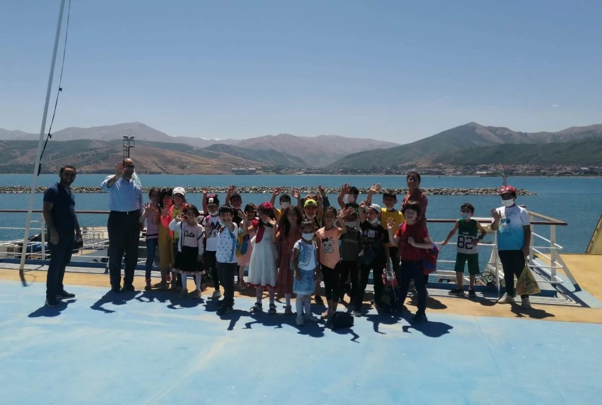 Tatvan\'da öğrencilere Türkiye\'nin en büyük iki feribotu tanıtıldı