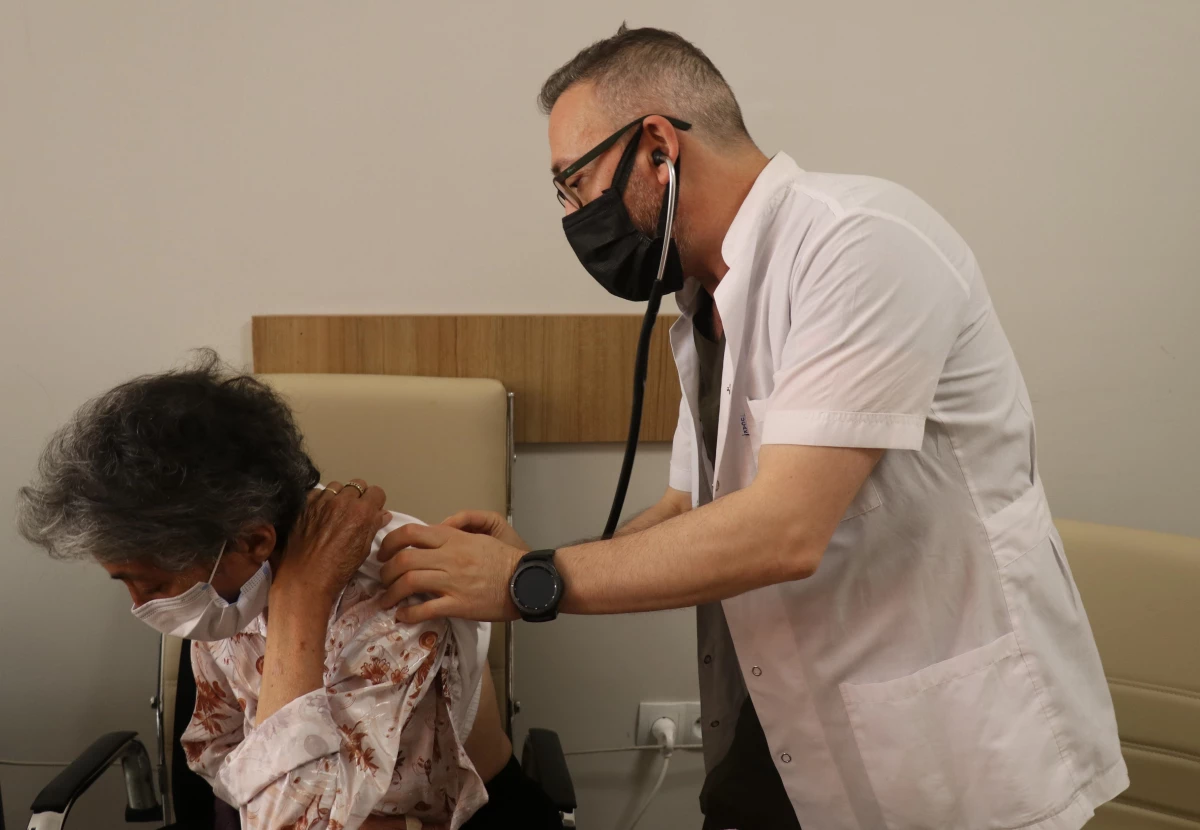 Tek akciğeriyle Kovid-19\'u yenen Erzincanlı 69 yaşındaki Hatice Sezer\'den "Aşı olun" çağrısı