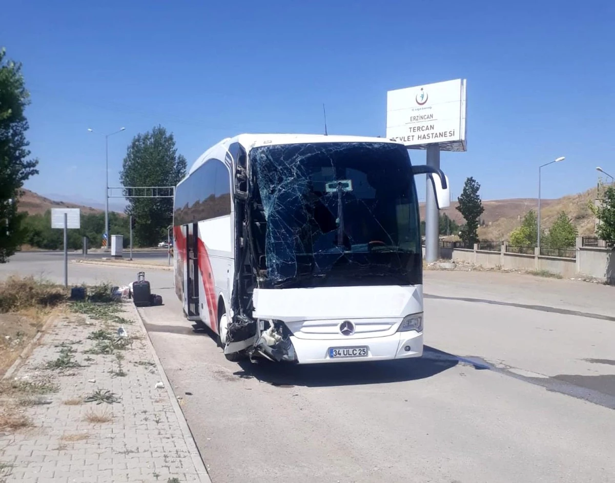 Tercan\'da trafik kazası: 26 hafif yaralı