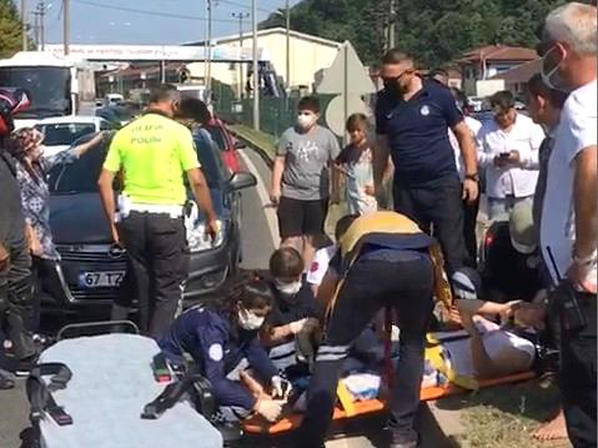 Yolun karşısına geçmek isteyen kadına otomobil çarptı