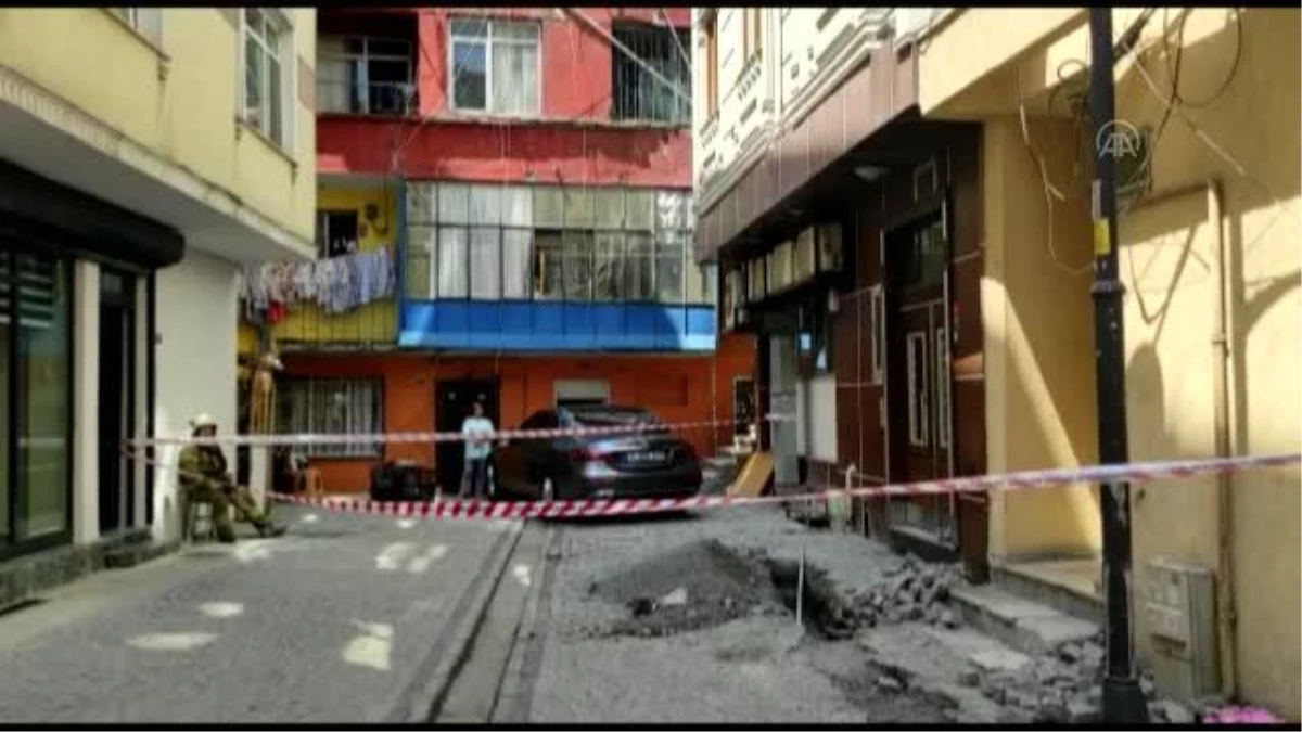 Güvenlik kamerası - Zeytinburnu\'nda kazı çalışmasında kaza