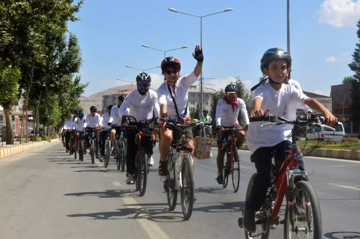 Son dakika haberi... 3. Van Gölü Bisiklet Festivali başladı