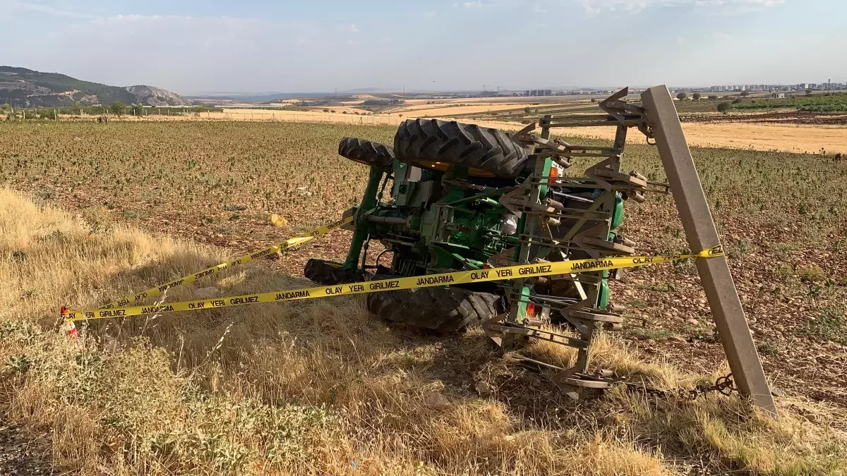 Traktörün devrilmesi sonucu bir çocuk öldü, ağabeyi yaralandı