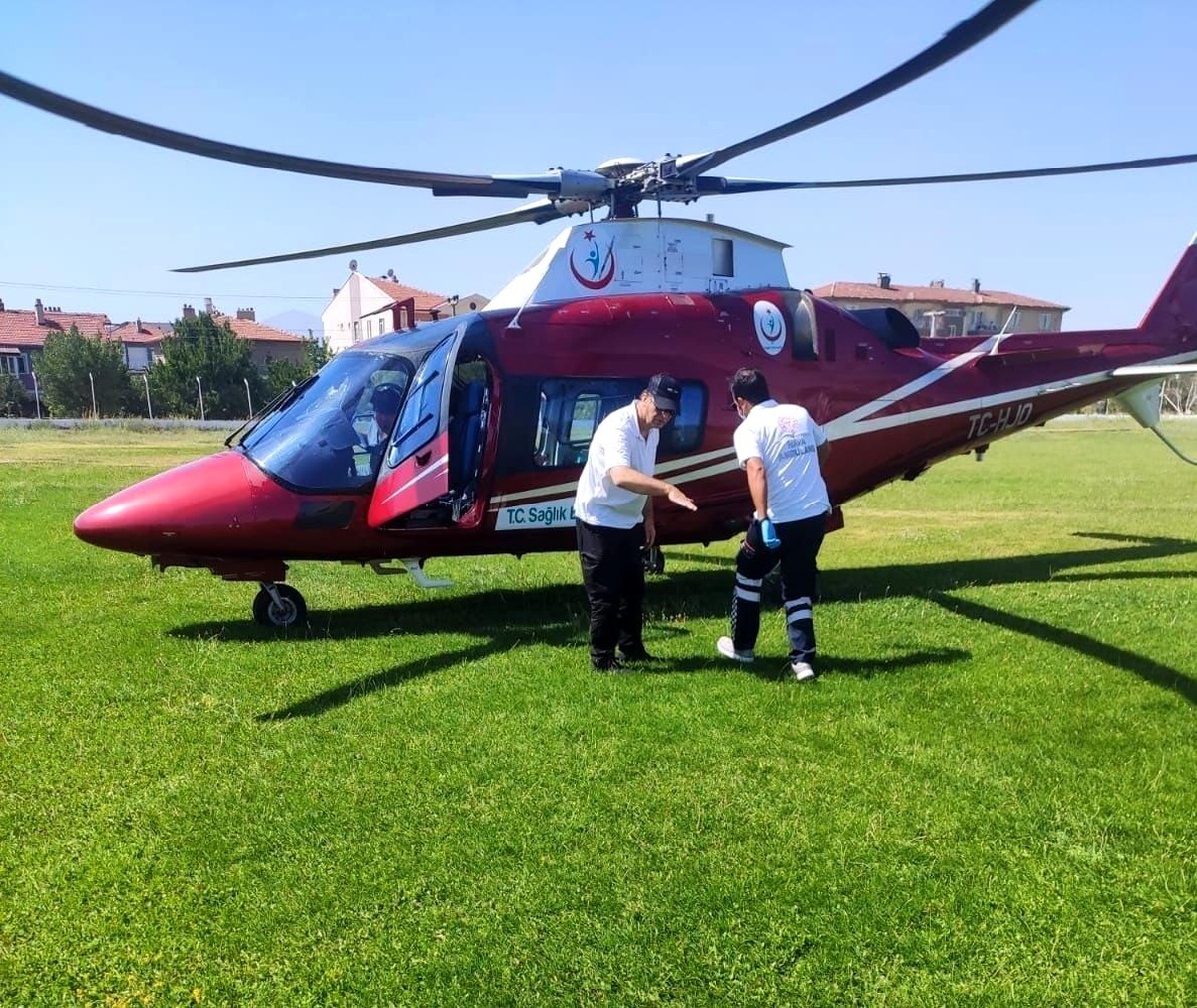 Son dakika 3. sayfa: Boğazına bozuk para kaçan çocuk helikopter ambulansla hastaneye götürüldü