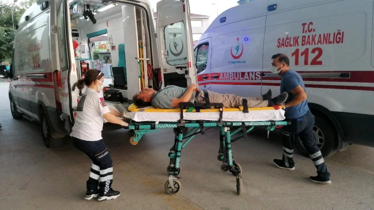 Bursa\'da hafif ticari araç ile otomobil çarpıştı: 4 yaralı