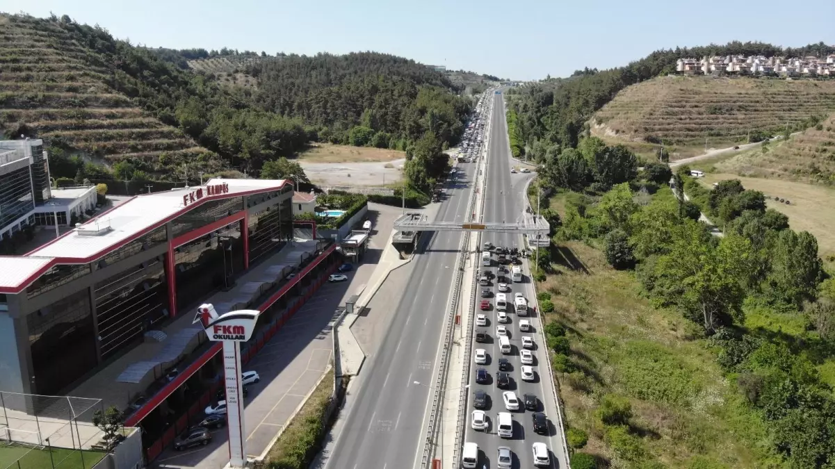 Son dakika gündem: Bursa\'da orman yangınına tedbir için ana yolu trafiğe kapatıp tellere bakım yaptılar