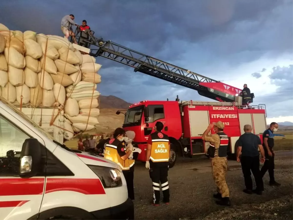 Sel nedeniyle Handeresi Köyü\'nün yolu ulaşıma kapandı