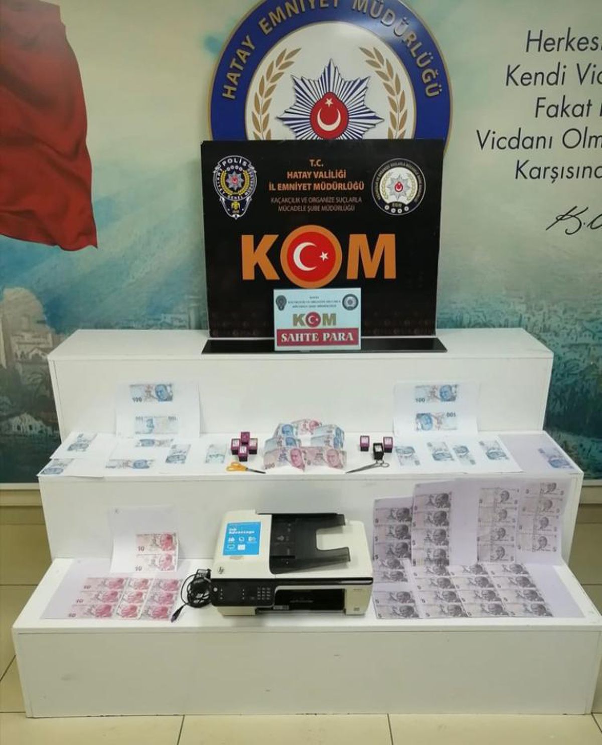 Hatay\'da sahte para basıp piyasaya sürdükleri iddiasıyla 2 zanlı yakalandı