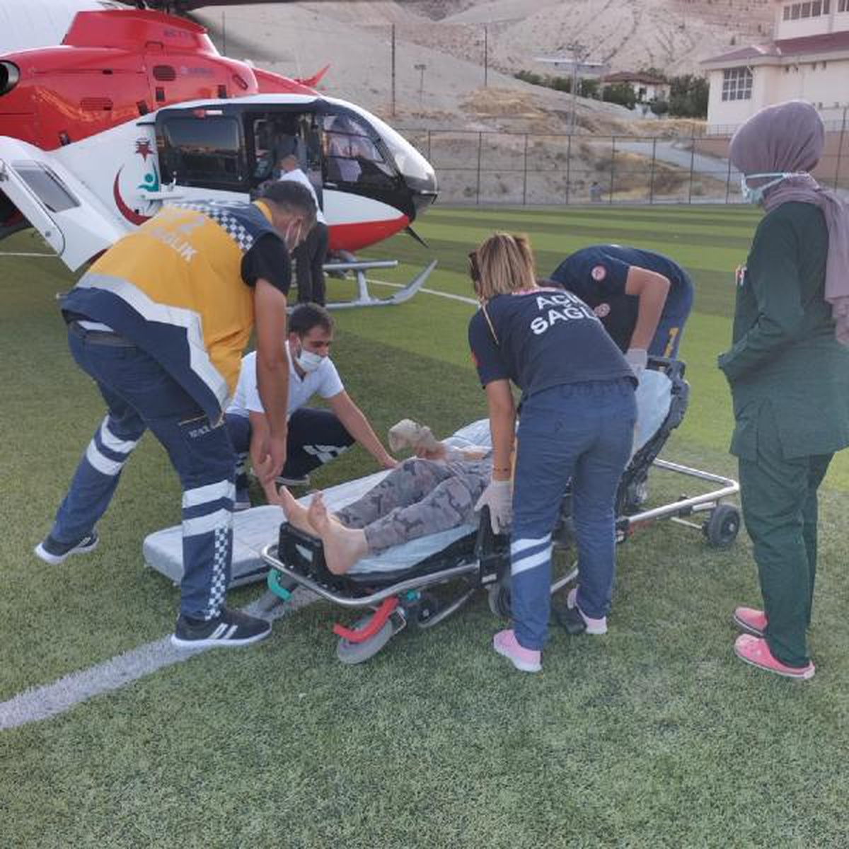 Kalp krizi geçiren hasta, ambulans helikopterle sevk edildi
