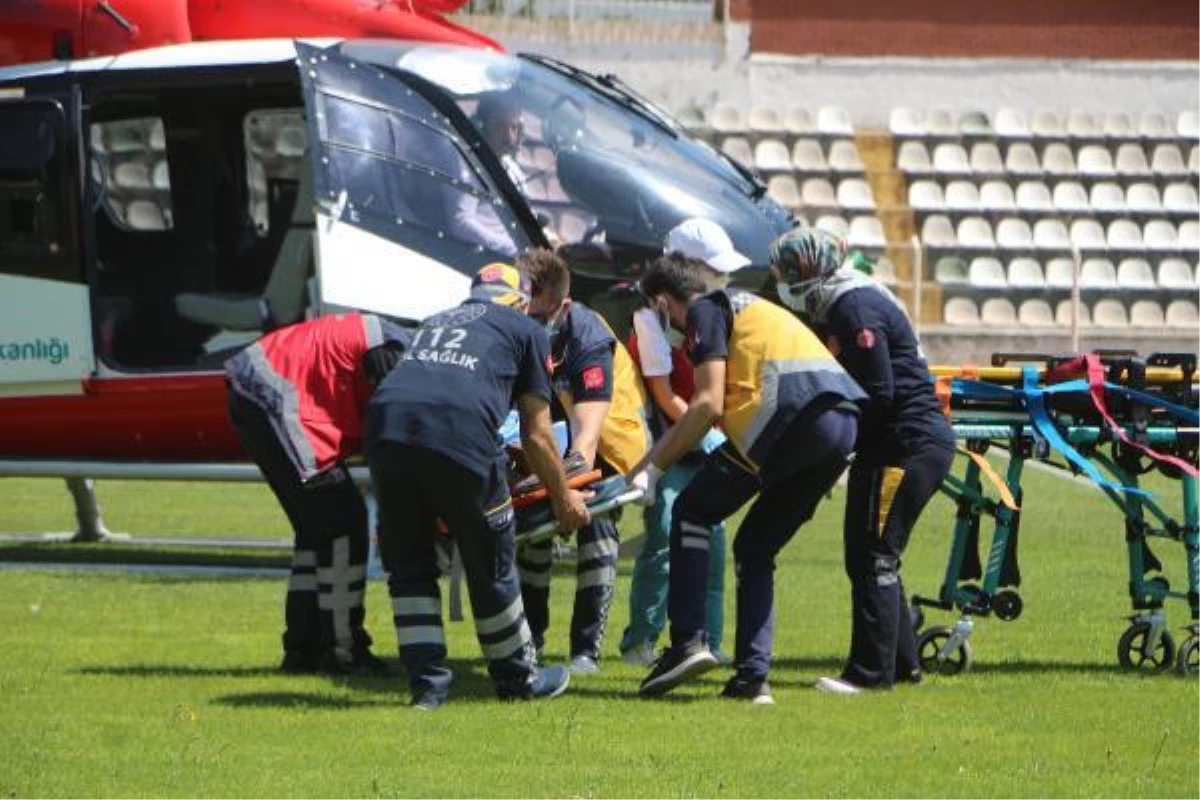 KAZADA AĞIR YARALANAN 90 YAŞINDAKİ KADINA, AMBULANS HELİKOPTERLE SEVK