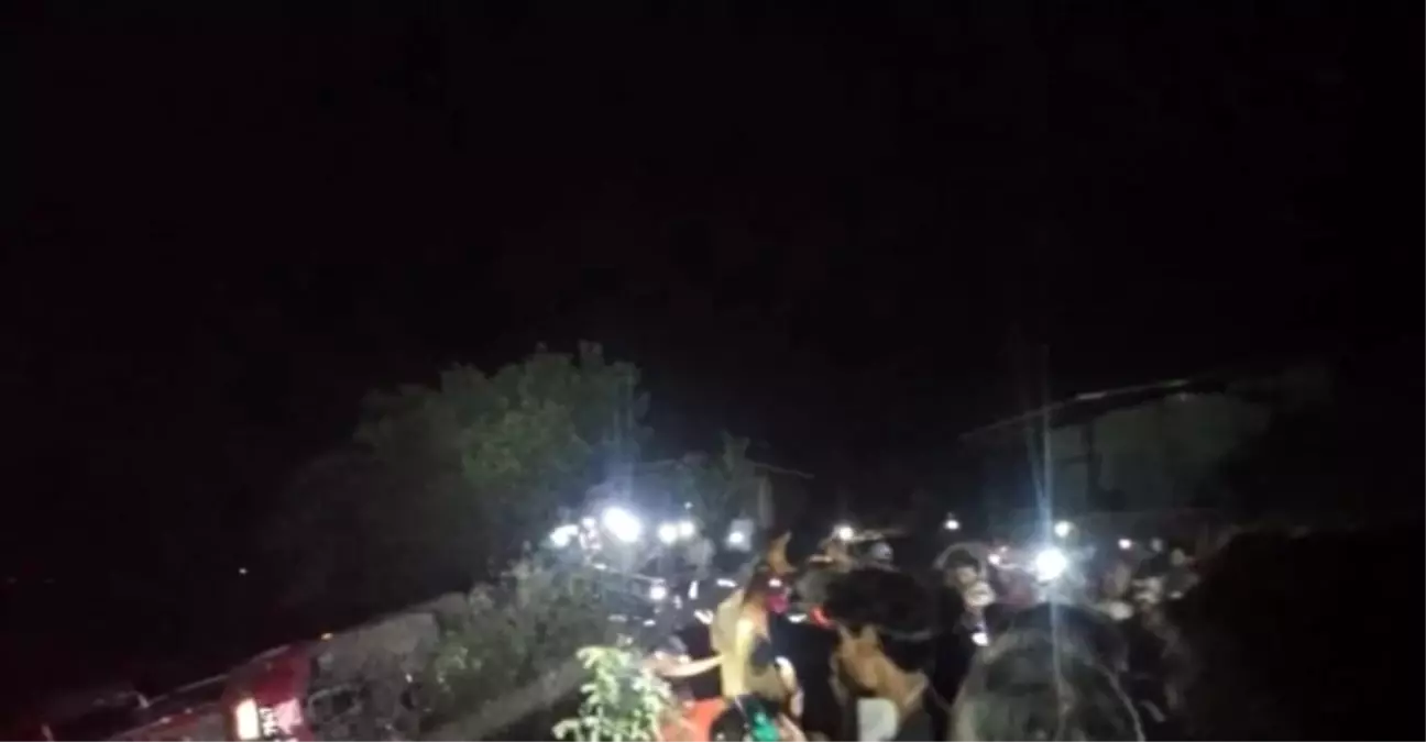 Son dakika haberleri... Marmaris\'te itfaiye aracı devrildi