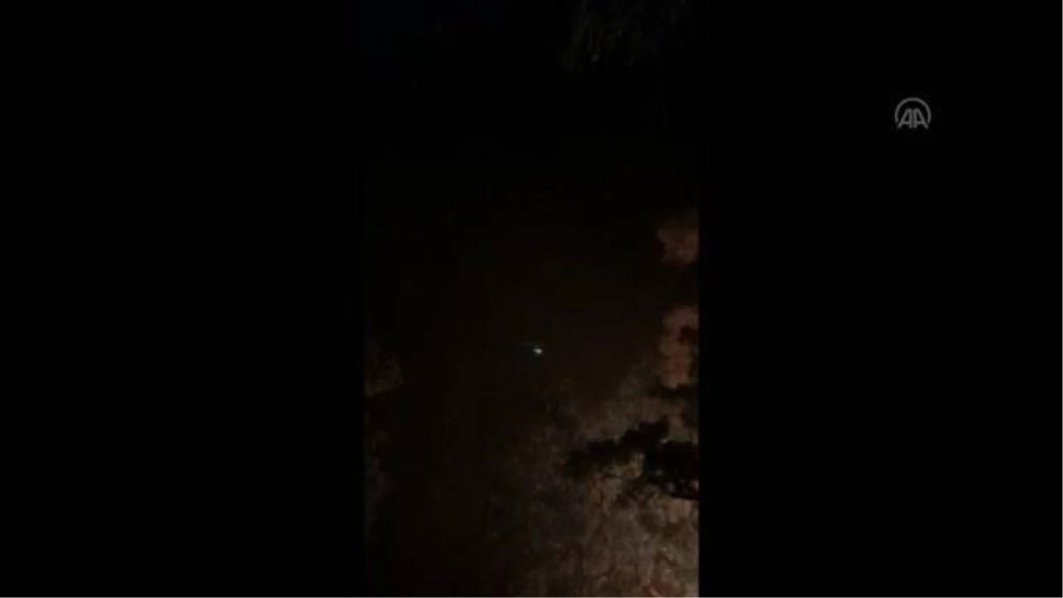 Orman yangınına gece görüşlü helikopterlerle müdahale ediliyor