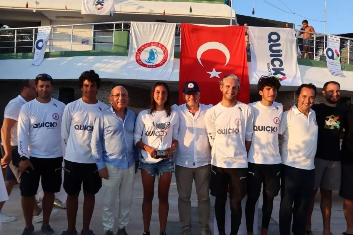 Quick Sigorta sponsorluğundaki HSSK Yelken takımı kupanın sahibi oldu