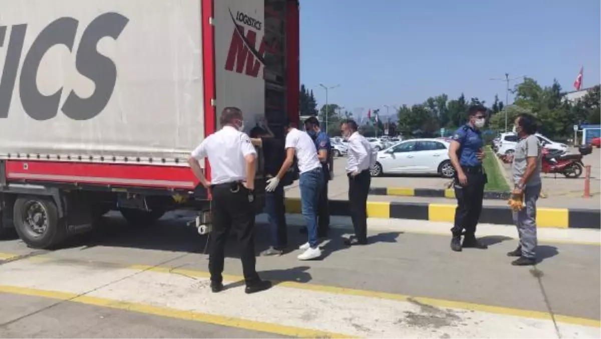 Son dakika gündem: SÜRÜCÜ İHBAR ETTİ, TIR\'IN DORSESİNDEKİ 2 KAÇAK GÖÇMEN YAKALANDI