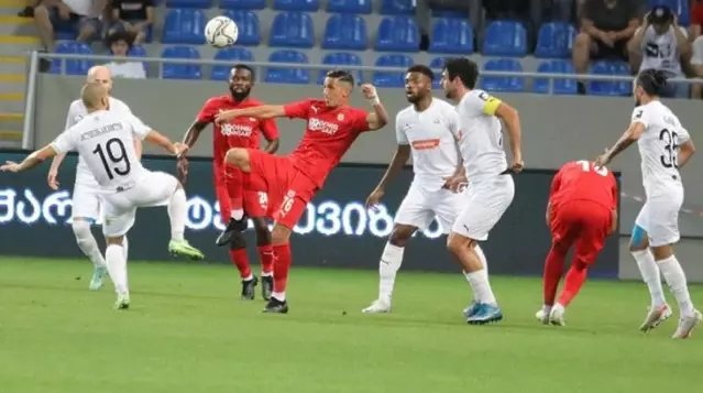 UEFA Konferans Ligi 3. Ön Eleme Turu ilk maçında Sivasspor, Dinamo Batum'u 2-1 mağlup etti UEFA Konferans Ligi 3. Ön Eleme Turu ilk maçında Sivasspor, Dinamo Batum'u 2-1 mağlup etti