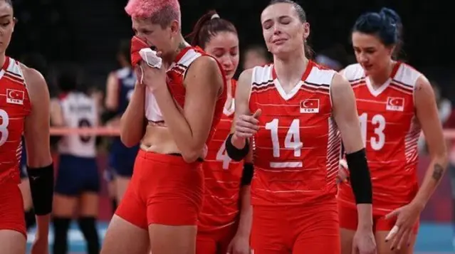 Canınız sağ olsun kızlar! Kadın Voleybol Takımımız, 2020 Tokyo'yu tarihimizin en iyi derecesiyle kapattı Canınız sağ olsun kızlar! Kadın Voleybol Takımımız, 2020 Tokyo'yu tarihimizin en iyi derecesiyle kapattı