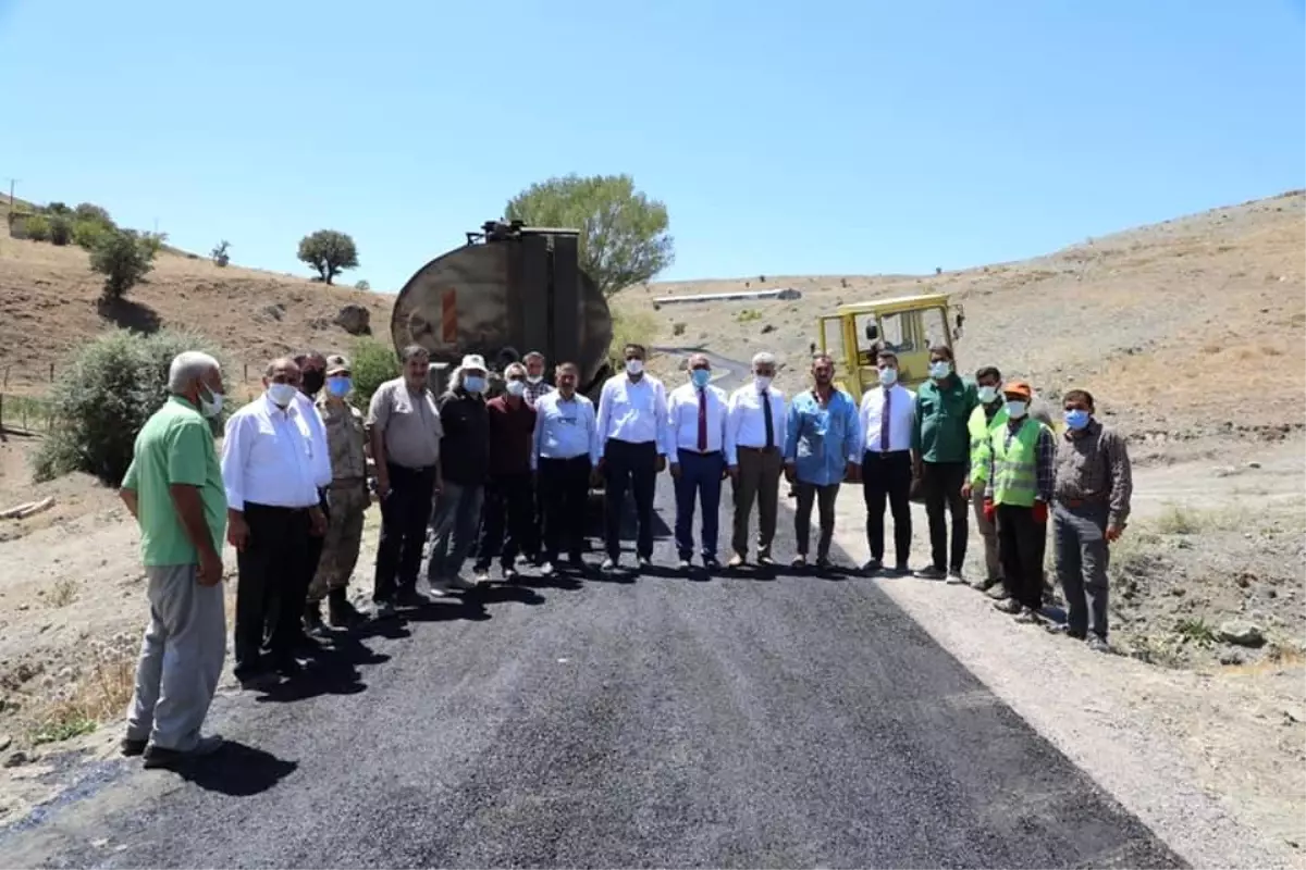 Vali Makas, köy yollarında yapılan asfaltlama çalışmalarını inceledi